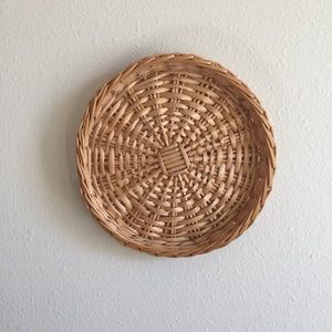 FREE Flat wicker wall plate